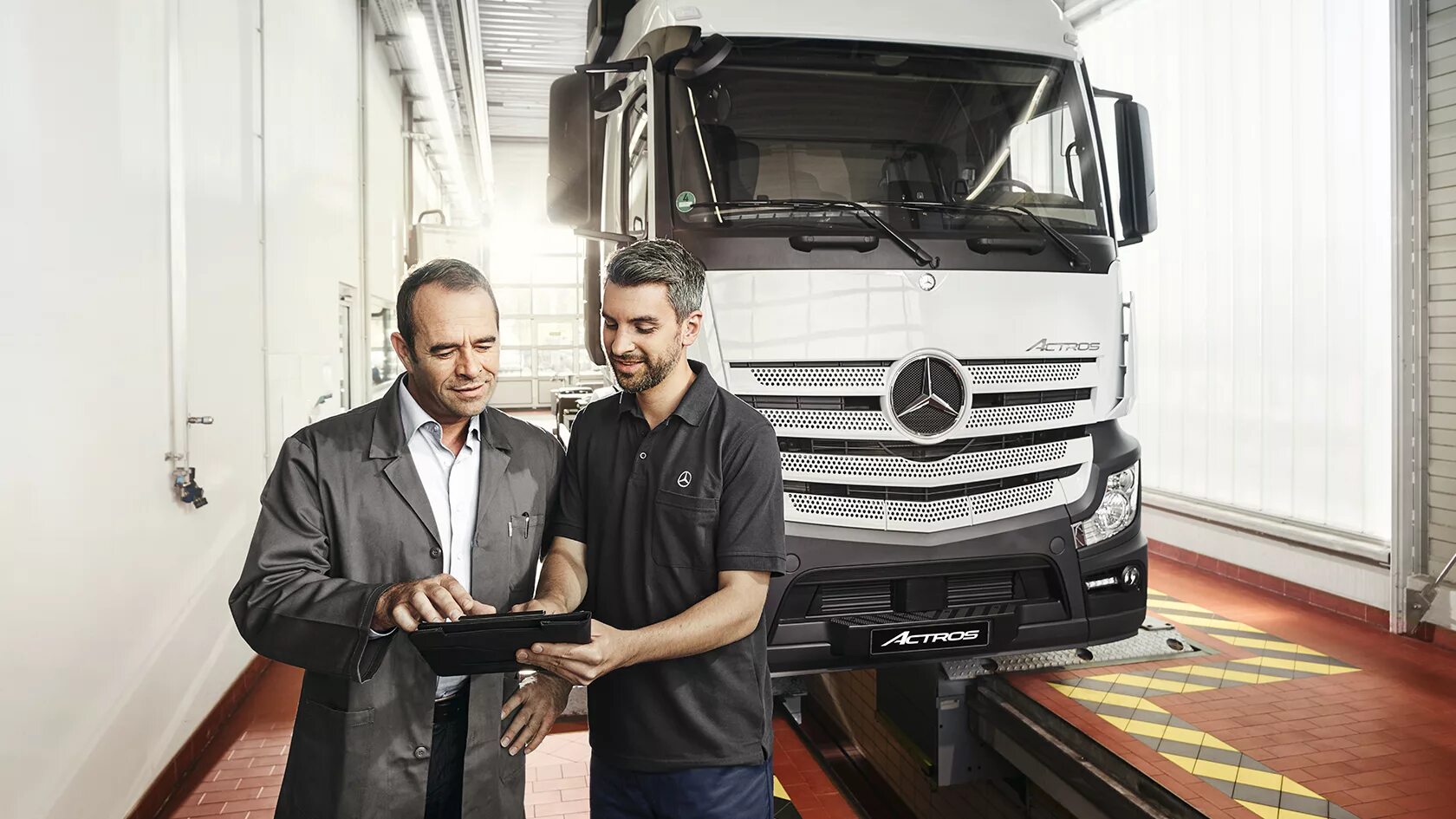 Mercedes benz truck service. Глобал трак сервис екатеринбург. Мерседес бенц сервис грузовиков. Мерседес трак сервис индустриальный. Мерседес трак сервис.