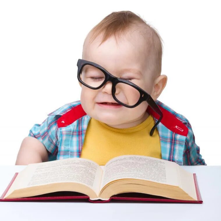 Слушать умную книгу. Школьник в очках. Дошкольник в очках. Малыш в очках. Маленькие дети в очках.
