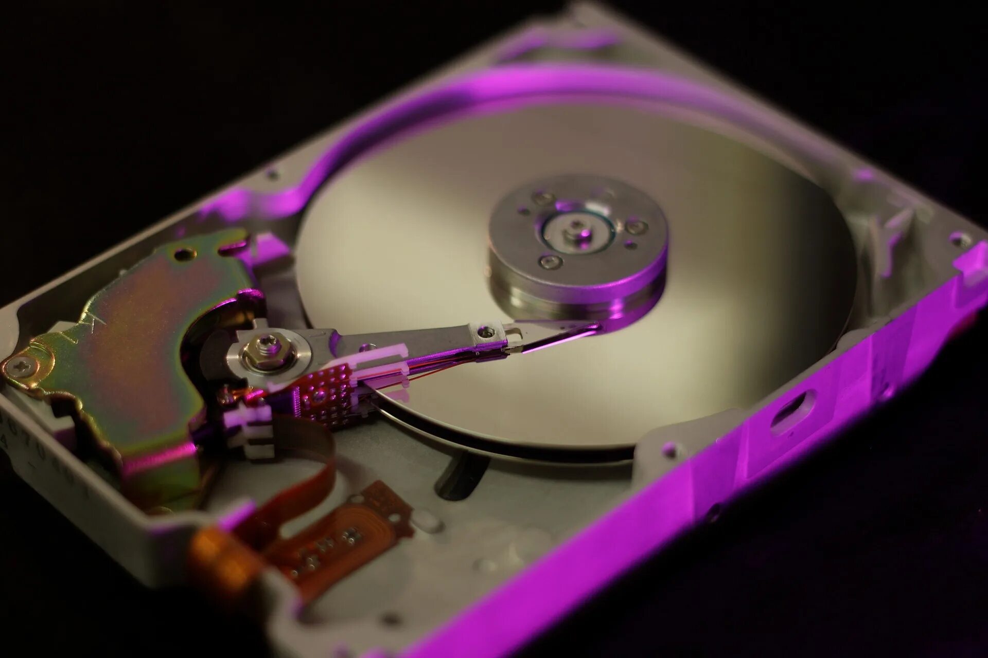 Хард диск. Жесткий диск HDD. Дисковые накопители. Жесткий диск красивый.