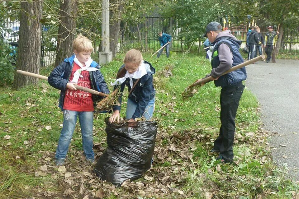 Дети на субботнике. Экологический день в школе. Субботник с детьми в школе. Экологический субботник. Детский экологический праздник