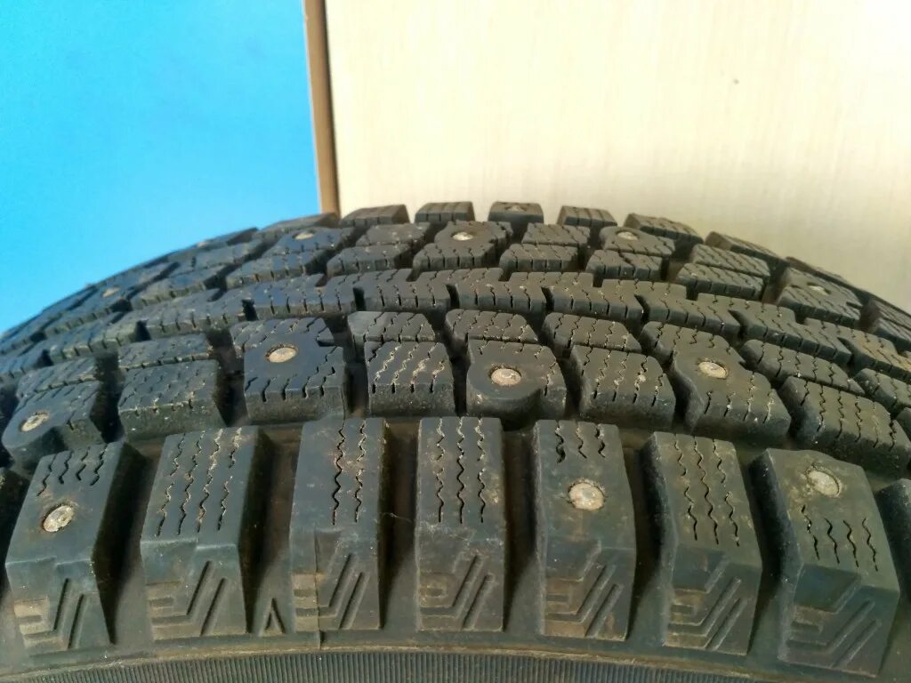 Магазины купить зимнюю резину. Dunlop Ice 01. Данлоп Винтер айс. Шины Dunlop SP Winter Ice 01. Dunlop Winter Ice 01 r15.