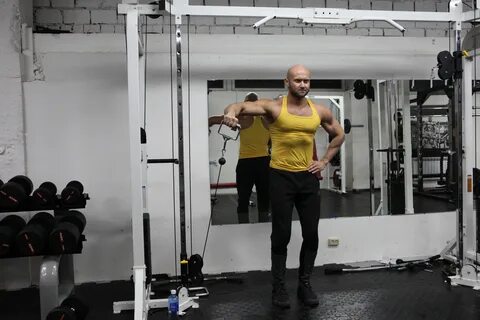 Отведение в кроссовере на заднюю дельту
