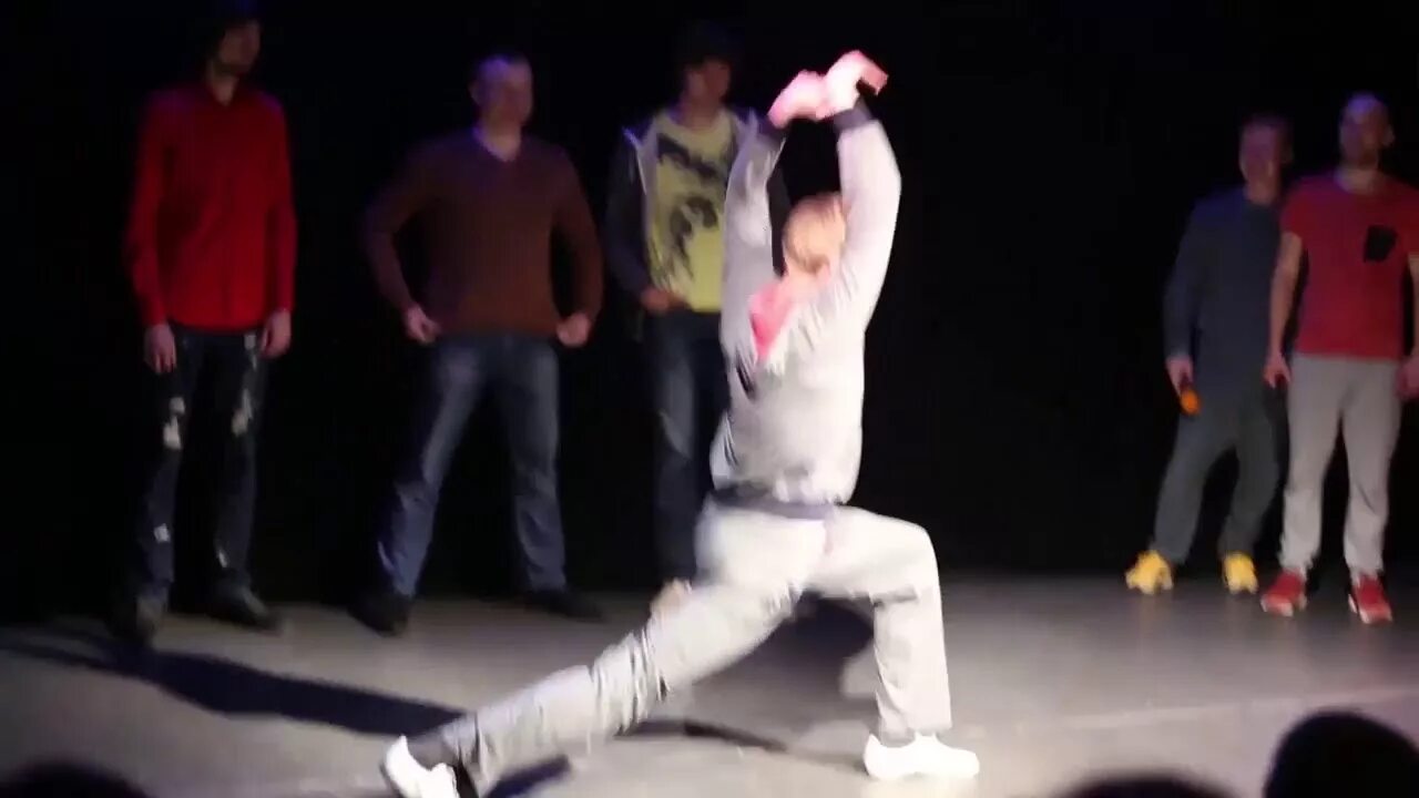 Колян наумов пасадобль. Колян танцует реальные. Реальные пацаны колян танцует пасодобль. Танец пасодобль реальные пацаны. Пасадобль реальные пацаны.