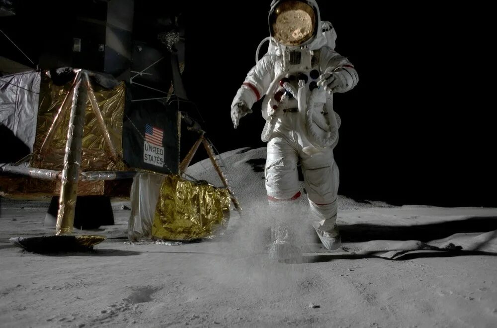 Лунная пыль. Пыль на Луне. Гравитация на Луне. Лунная пыль на Луне. Walking on the moon