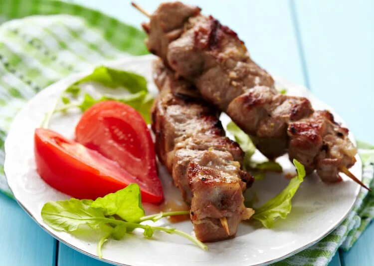 замаринованный шашлык. мясо для шашлыка. шашлык. готовый шашлык из свинины. кг мяса шашлык.