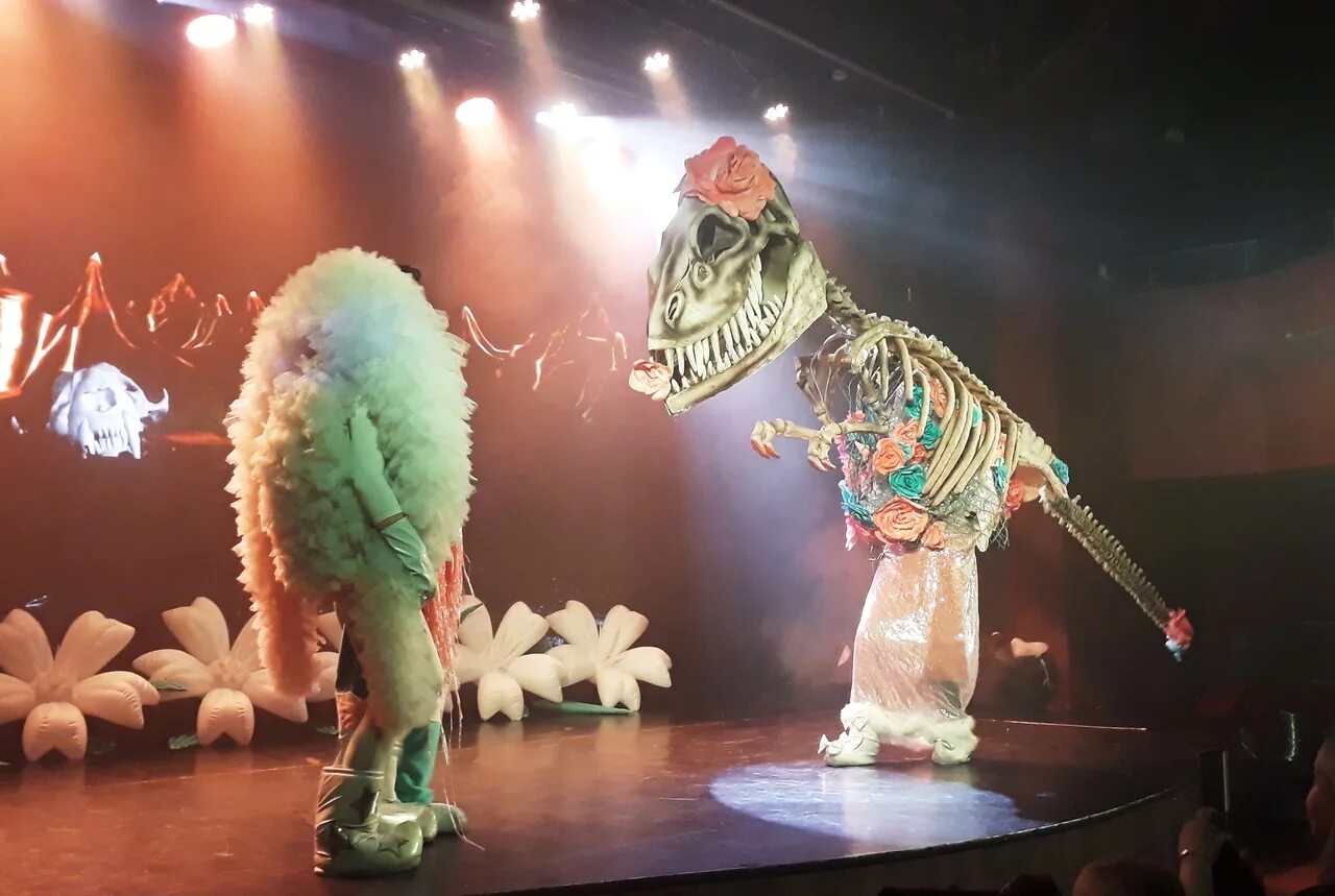 Лунозавр спектакль спб. Дворец олимпия тайна лунозавра. театр будущего тайна лунозавра. дворец олимпия санкт-петербург лунозавр. лунозавр спектакль.