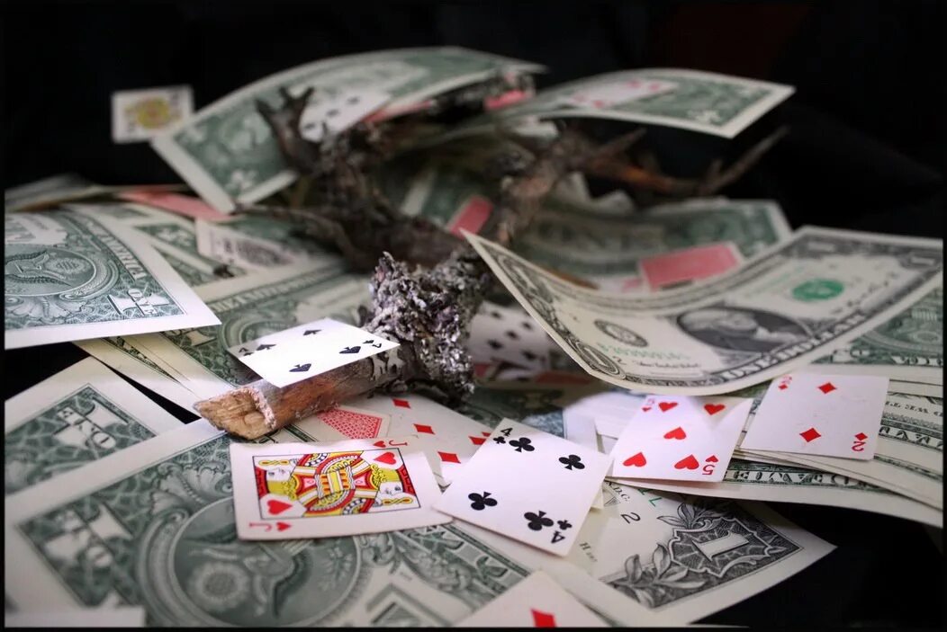Игра в карточки на деньги. Деньги на карте. Карточки для денег. Деньги на игральной карте. Казино на деньги.