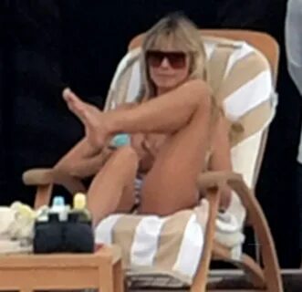 Heidi Klum Hot On Her Vacation.