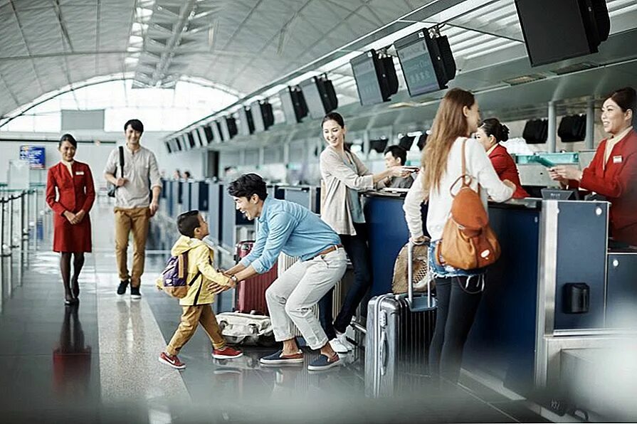 За сколько времени быть в аэропорту. Check in в аэропорту. check in counter at the airport. places at the airport. check in картинки.