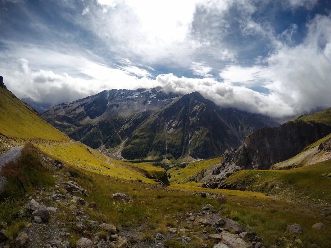 Река баксан кабардино-балкария. Баксанское ущелье кабардино-балкарии. Баксанское ущелье достопримечательности. Баксанское ущелье приэльбрусье. Ущелье баксан эльбрус.