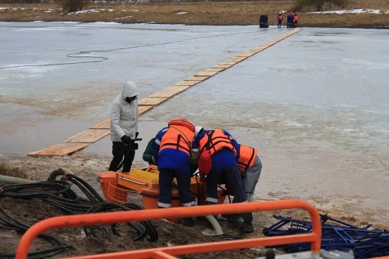 Разлив нефти транснефть. Учения разлив нефтепродуктов. Учения арктика ликвидация разливов нефти. Места утечек нефтепродуктов. Учения разлив нефтепродуктов.