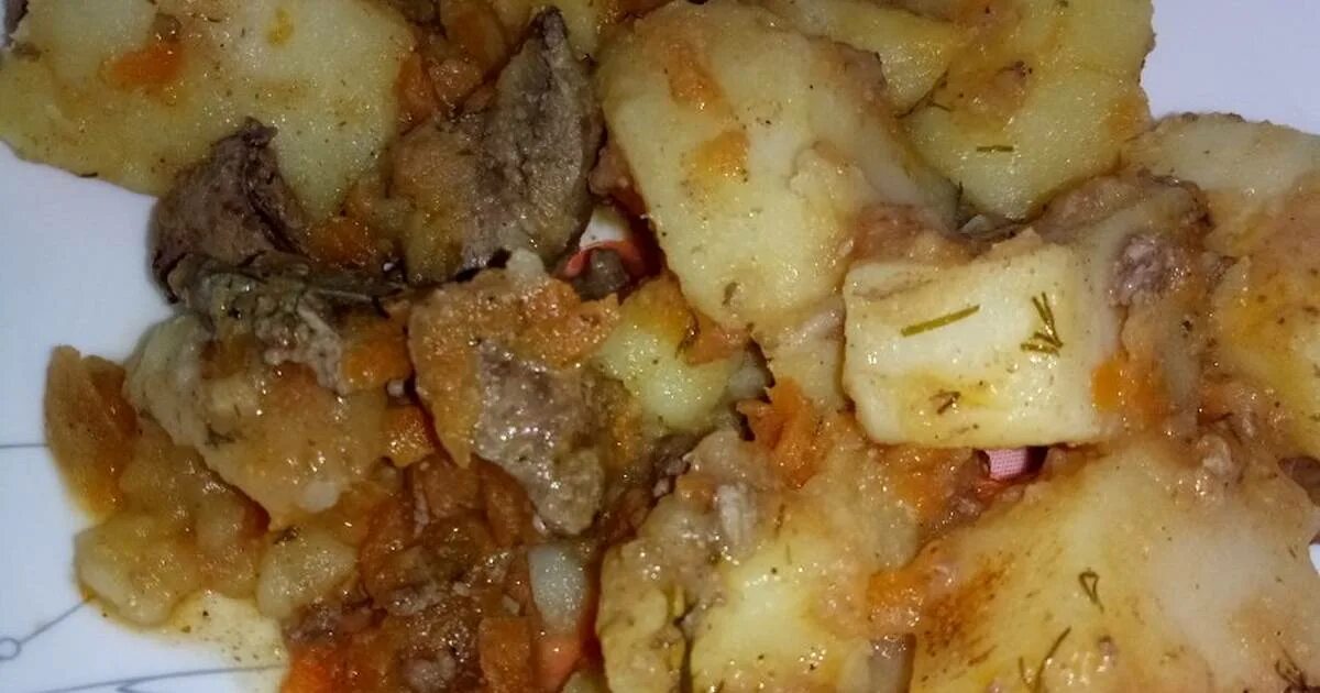 Печень с картошкой. Печенка с картошкой в мультиварке. Куриная печень с картошкой. Картошка с печенкой в духовке. Печень с картошкой в мультиварке