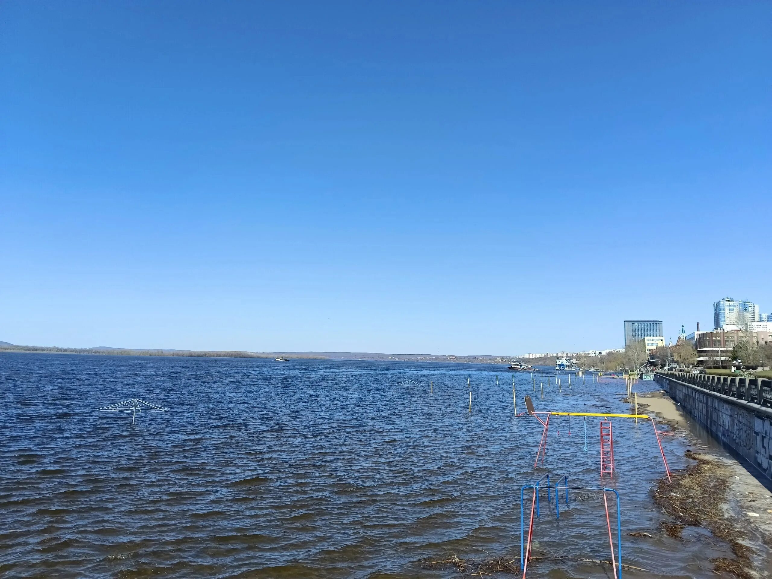 Вода в реке волга в самаре. Набережная Тольятти 2023. Волга река. Пляж в Самаре. Волга пляж.