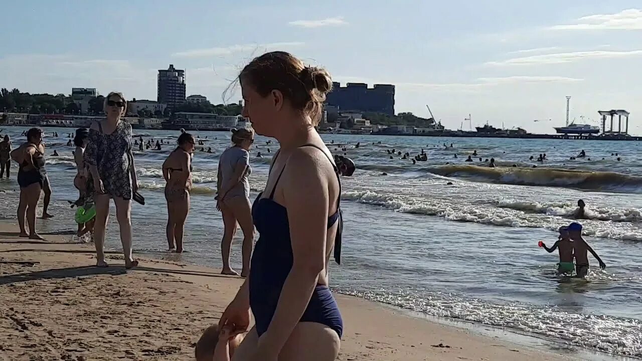 Анапа закрыли пляжи. Прорыв канализации в геленджике. Рин райс анапа. Анапа пляж люди. Анапа закрыли пляжи.