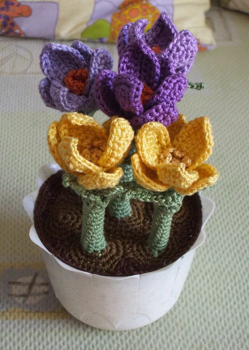 Вязаные цветы в горшках крючком. Vyazanie sveti. Вязаные цветы в горшках. Цветы связанные крючком. Вязаный горшок с цветами.