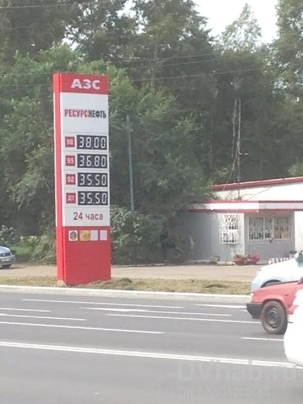 Сколько бензина на азс. АЗС 92. Литр 92 бензина в Хабаровске. 1 Литр бензина. Сколько стоит бензин за литр.