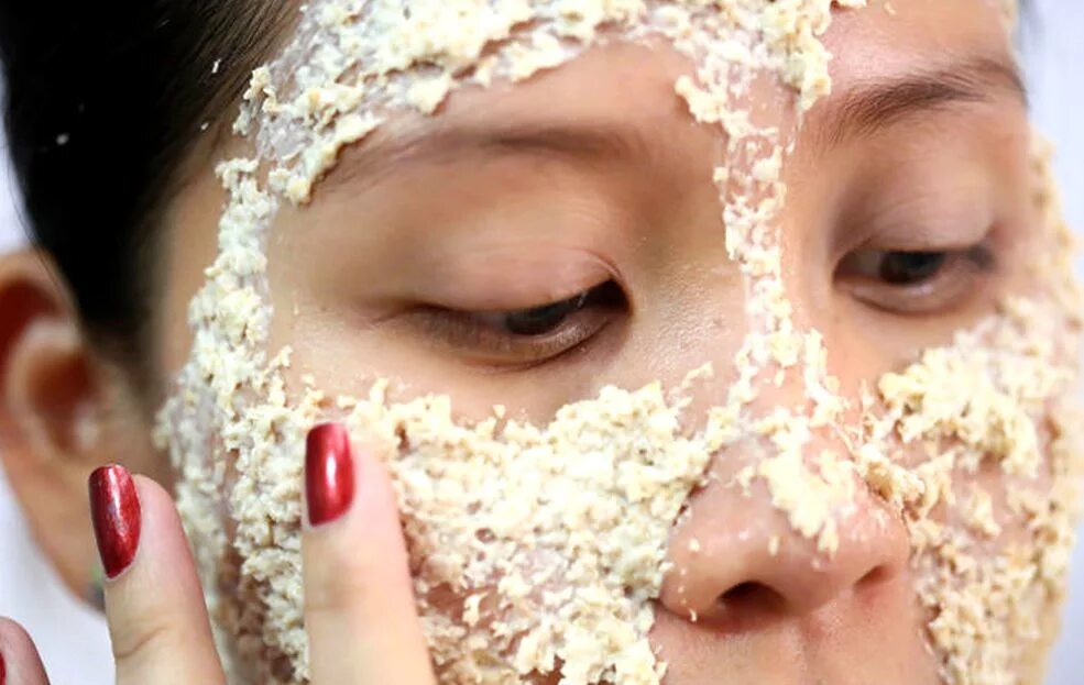 Маска для лица сметана сухая кожа. Маска из овсянки. маска для лица с овсянкой. маска для лица с овсяными хлопьями.