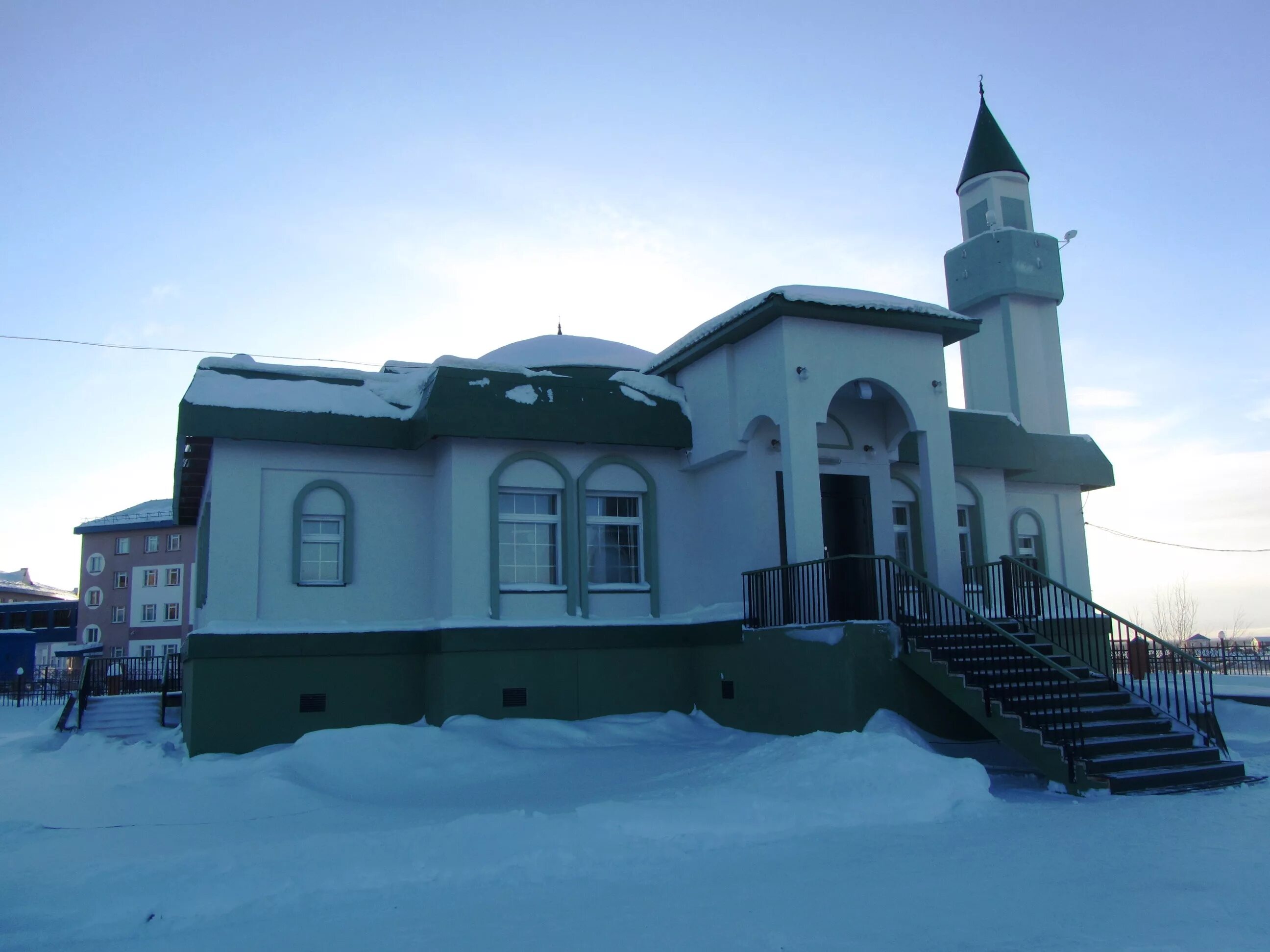 Нурд камаль. Мечеть Нурд-Камал Салехард. Соборная мечеть Салехард. Мечеть Нурд Камал Норильск. Мечеть в Лабытнангах.
