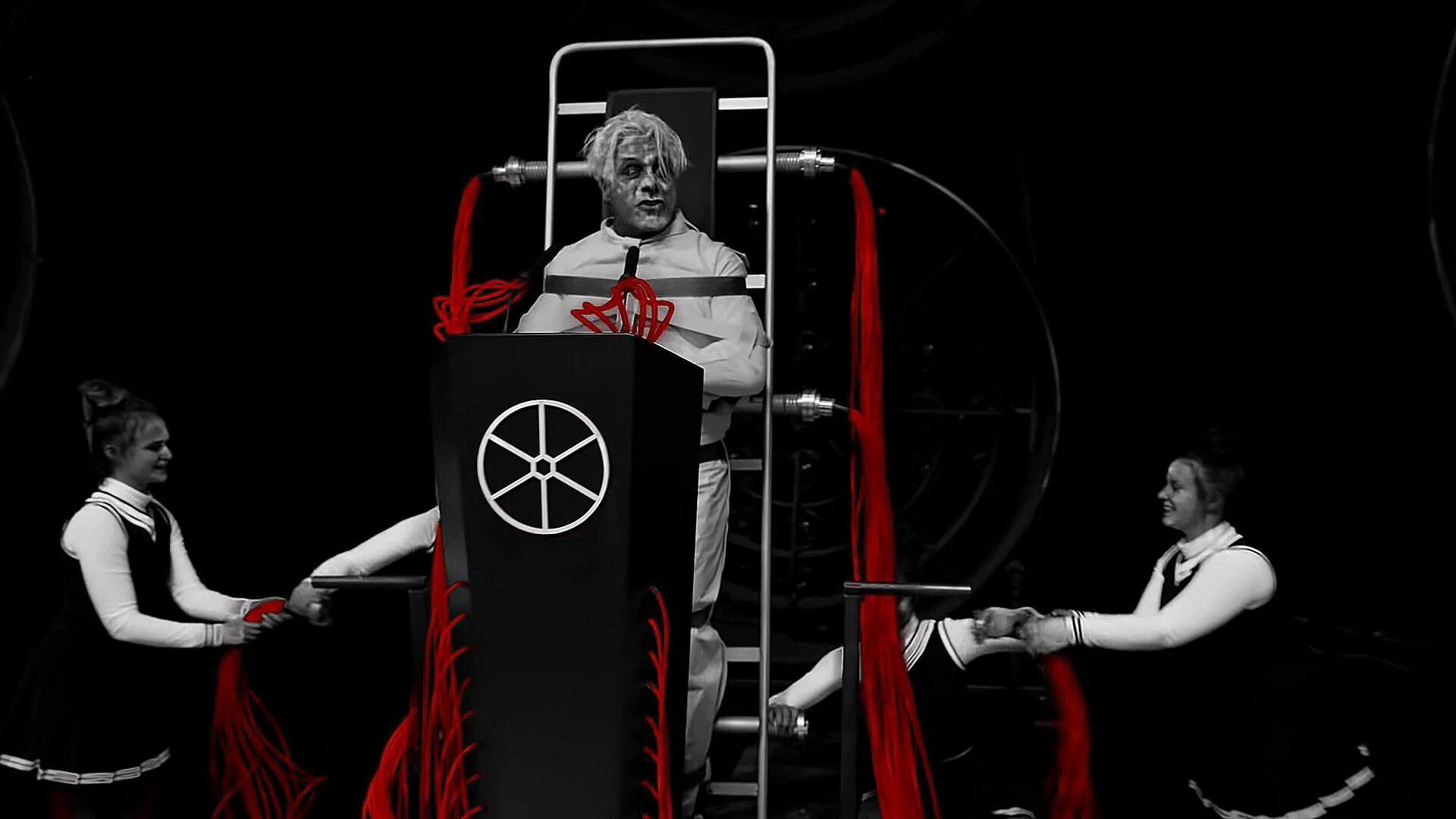 Рамштайн голос девушки. Seemann группа. Rammstein и русская модель юлия степанова. Тилль линдеманн. Rammstein тилль линдеманн.