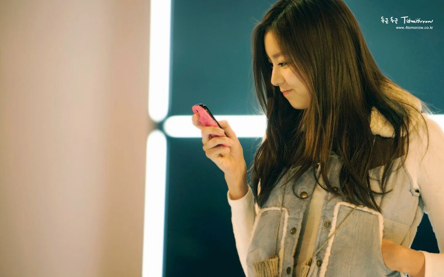 Alphalive группа. 4 tomorrow. Остаться в живых 6 сезон. Легенды завтрашнего дня обои. Kpop 2023.