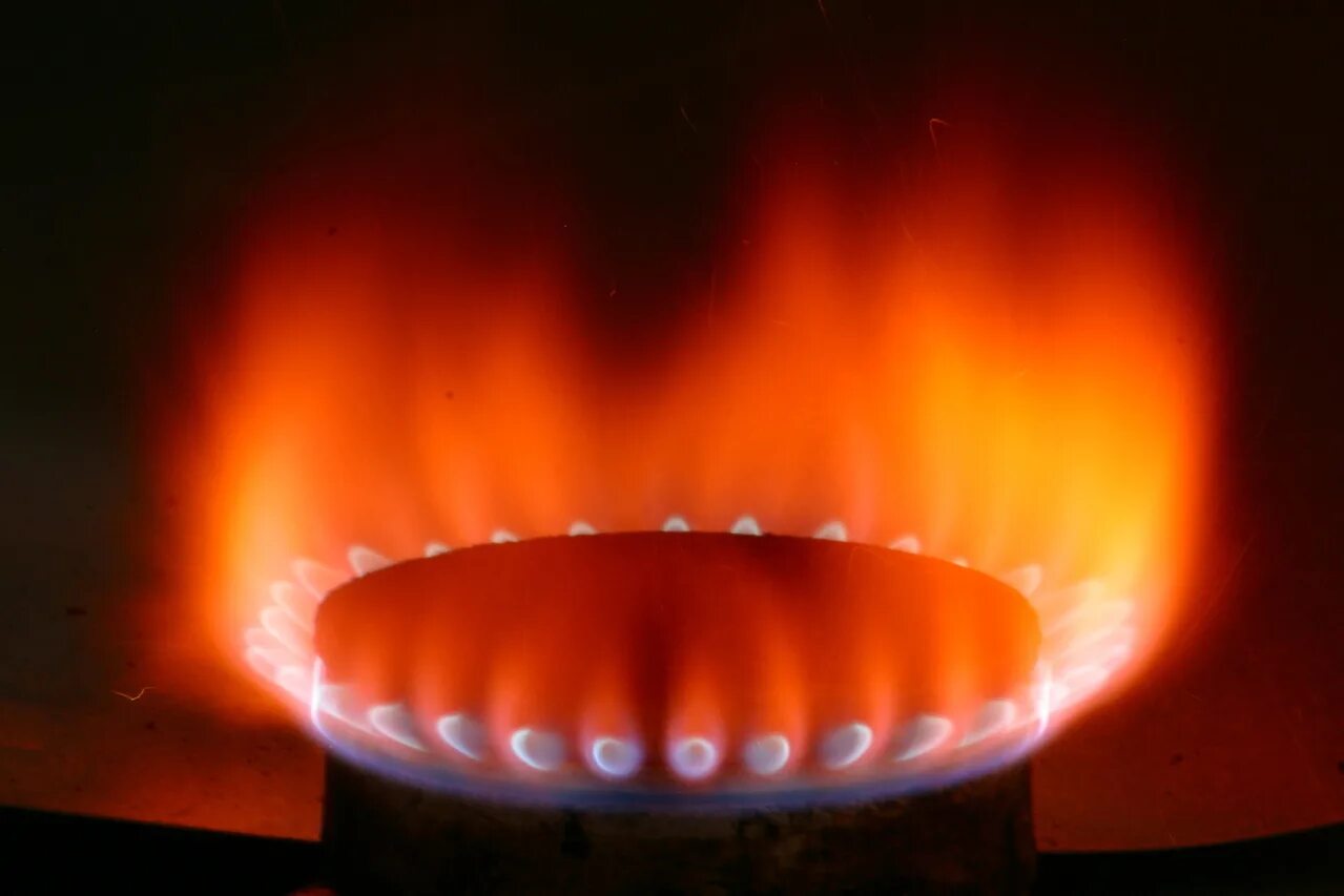 Сгорание природного газа. Горение газа. горящий газ. пламя природного газа. газ огонь.