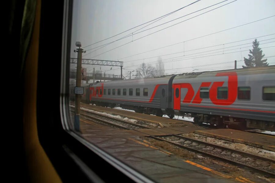 Поезд москва звук. Виды поездов. Вид из окна поезда на вокзал. Вид из окна поезда Москва. Вид из поезда РЖД.