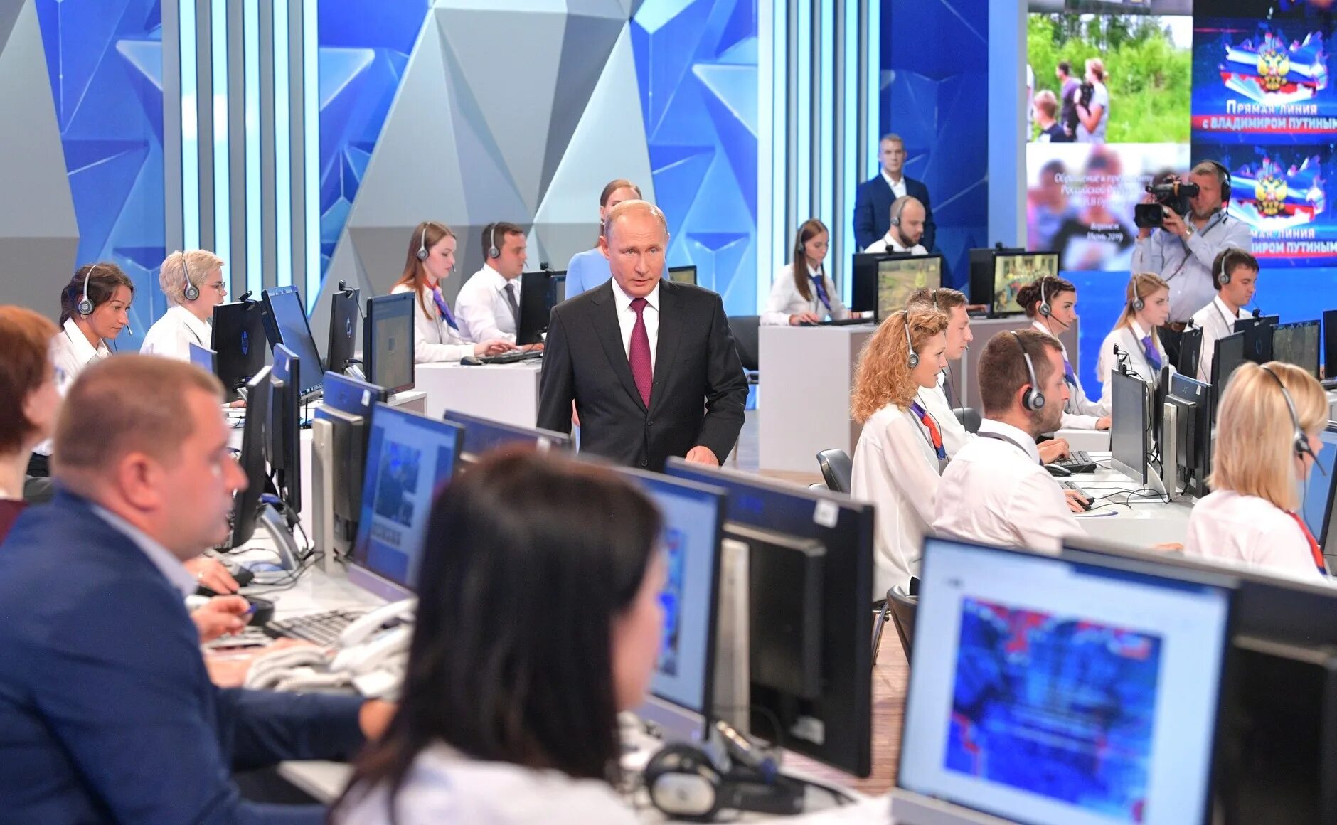 Сколько часов прямая линия с путиным. Прямая линия с президентом 2025. прямая линия с президентом 2019. прямая линия с владимиром путиным 2019. прямая линия с владимиром путиным.
