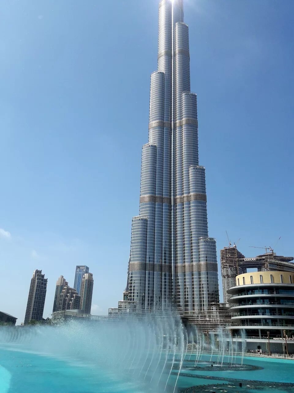 Бурдж халифа днем. Бурдж-Халифа Дубай. Дубай фонтаны Бурдж. Бурдж Халифа Дубай фонтаны Бурдж Халифа.