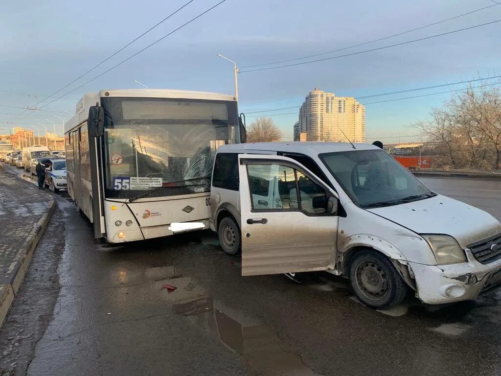 Авария на буденновском в ростове на дону сегодня. Город работ ростов на дону водитель. Маршрутный автобус. Город работ ростов на дону водитель. Водитель автобуса.