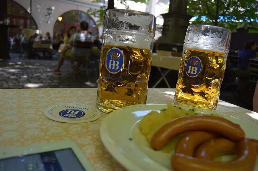 Пиво hofbrau munchen. Мюнхен пивная Хофбройхаус. HB Мюнхен ресторан. Пиво HB Мюнхен. Пивной ресторан в Мюнхене.