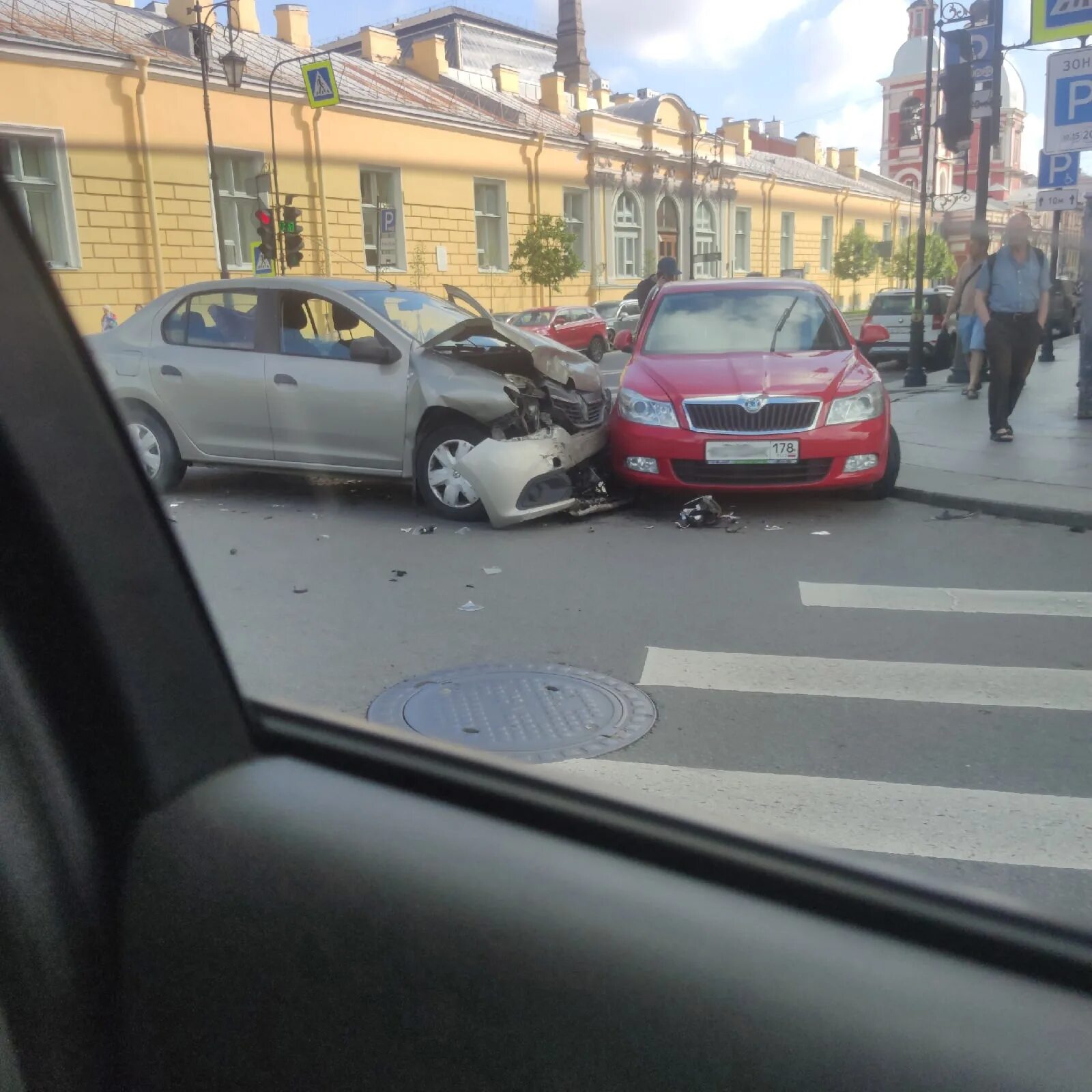 Машина на дороге. Фонтанка ру новости санкт петербурга происшествия