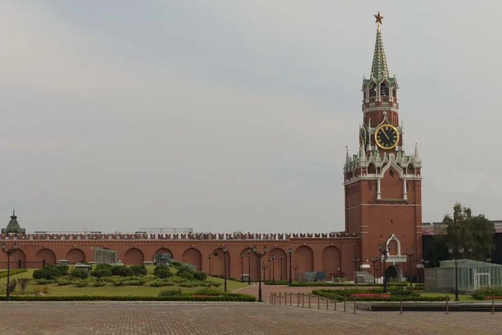 Новаторский кремль. Краснокаменный московский кремль. кирпичный московский кремль. московский кремль красный кирпич. красный кремль ивана 3.