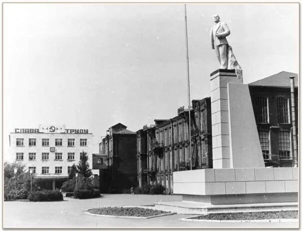 Комбинат Большевик Родники. Город Родники Ивановская область комбинат. Памятник Ленина Родники Ивановская область. Памятники Родники Ивановская область. Иваново родники жд вокзал