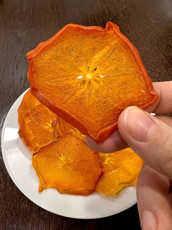 сушеная хурма в сушилке. сушка хурмы в электросушилке. сушилка для хурмы. сушка хурмы в электросушилке. сушить хурму в электросушилке.