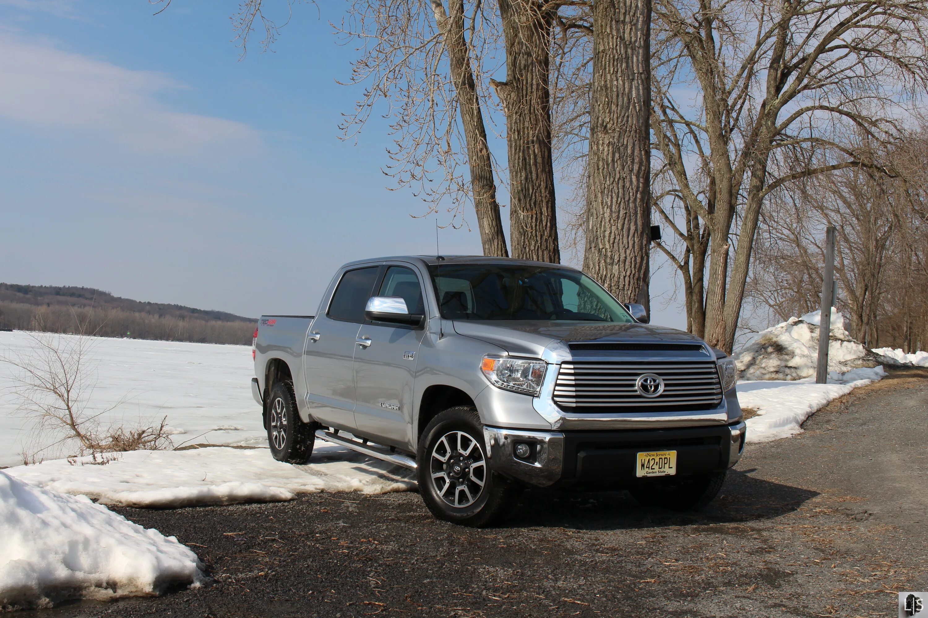 Авито тундра с пробегом. Toyota tundra. тойота тундра 4 на 4. toyota tundra snow. toyota tundra winter.