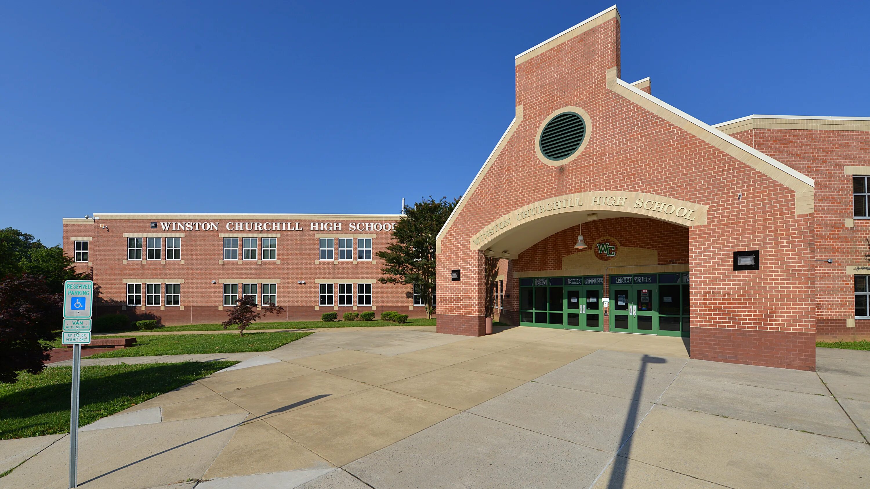 Winston Churchill High School. Montgomery County public Schools. Potomac MD. School Front. Школа фронт 1