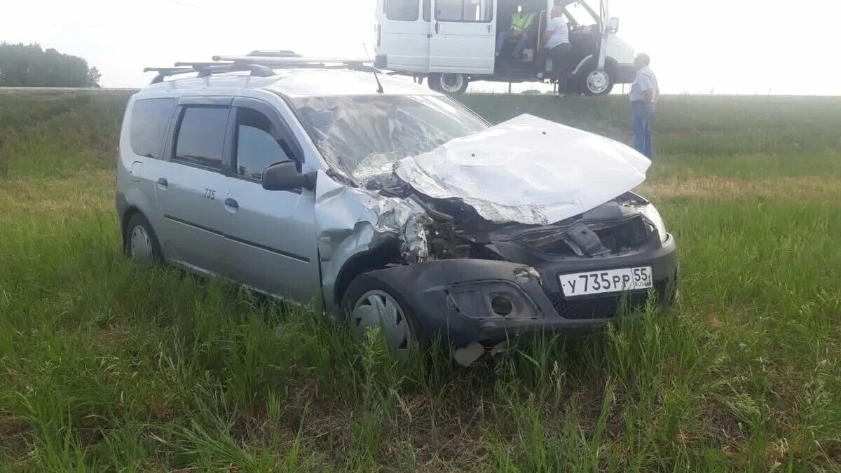 Авария на трассе Тюмень Омск вчера около Тюкалинска. Авария на трассе Тюмень Омск вчера. Авария Тюкалинск Омск вчера. Авария Тюмень Омск трасса.