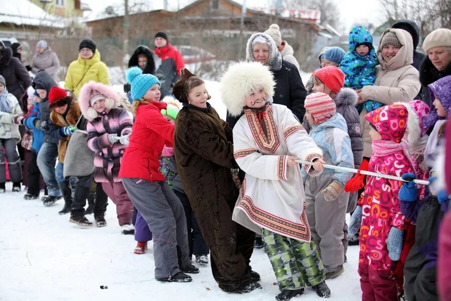 Развлечение широкая масленица. Уличные гуляния. Развлечения на Масленицу на улице. Зимний праздник на улице. Перетягивание каната на Масленицу.