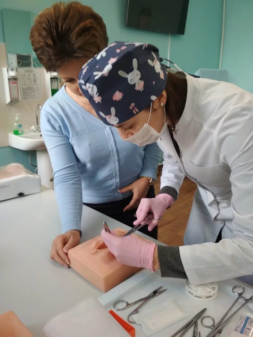 аттестованный врач. аттестация медицинских работников. врач ведет прием. аттестация медиков. сайт переаттестации медработников.