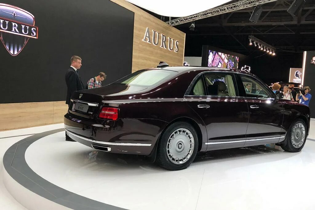 Сколько стоит президентский. Машина Aurus Senat. Аурус Senat s600. Аурус Сенат седан s600. Мерседес Аурус.