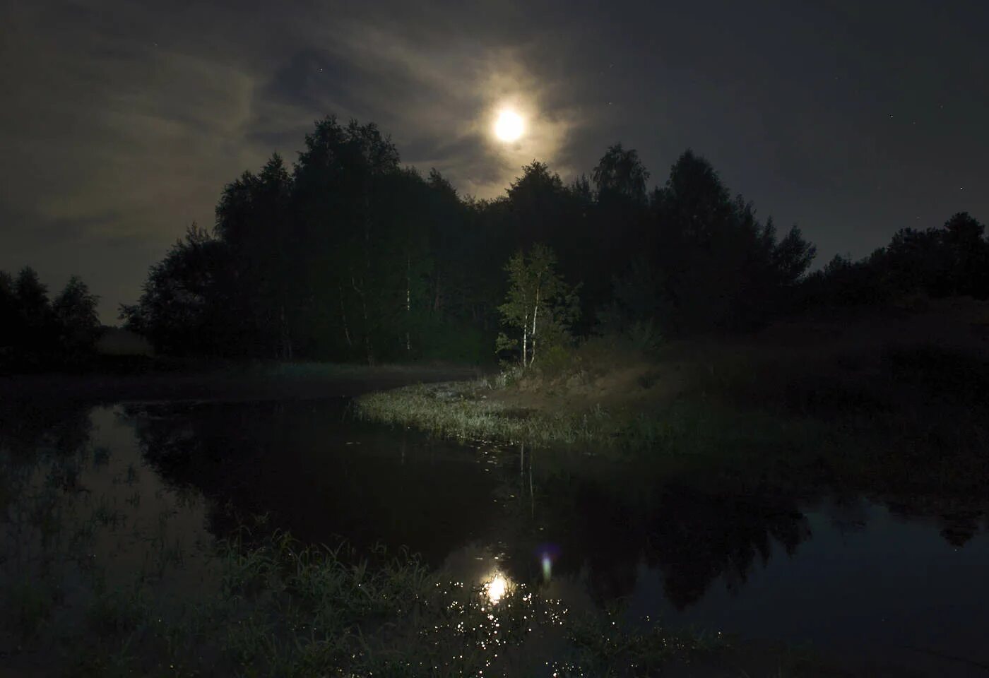 Теплой июньской ночью. Летняя ночь. лунная ночь. река ночью. природа ночью.