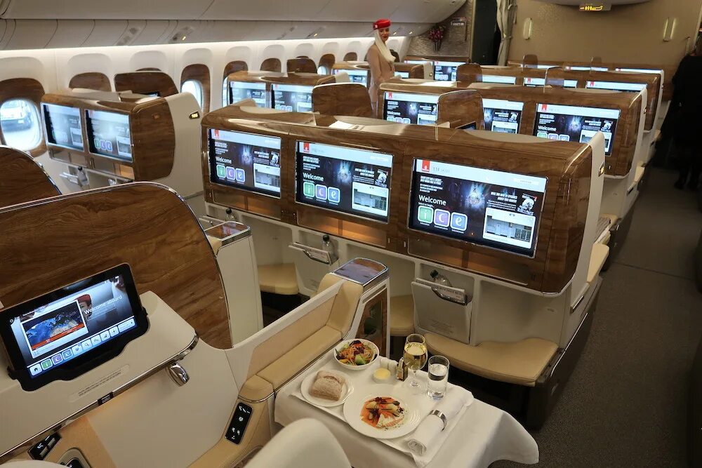 Emirates Boeing 777 Business class. Emirates 777-300er first class. Emirates Business class 777 300.