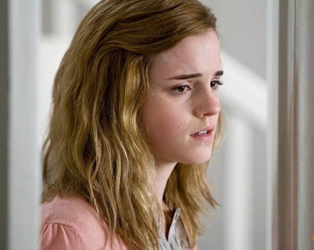 Белла уотсон. Эмма стоун зомбилэнд. Эдди редмэйн и эмма уотсон 7 дней и ночей с мэрилин целуются. Эмма уотсон бафта 2022. Emma watson 2022.