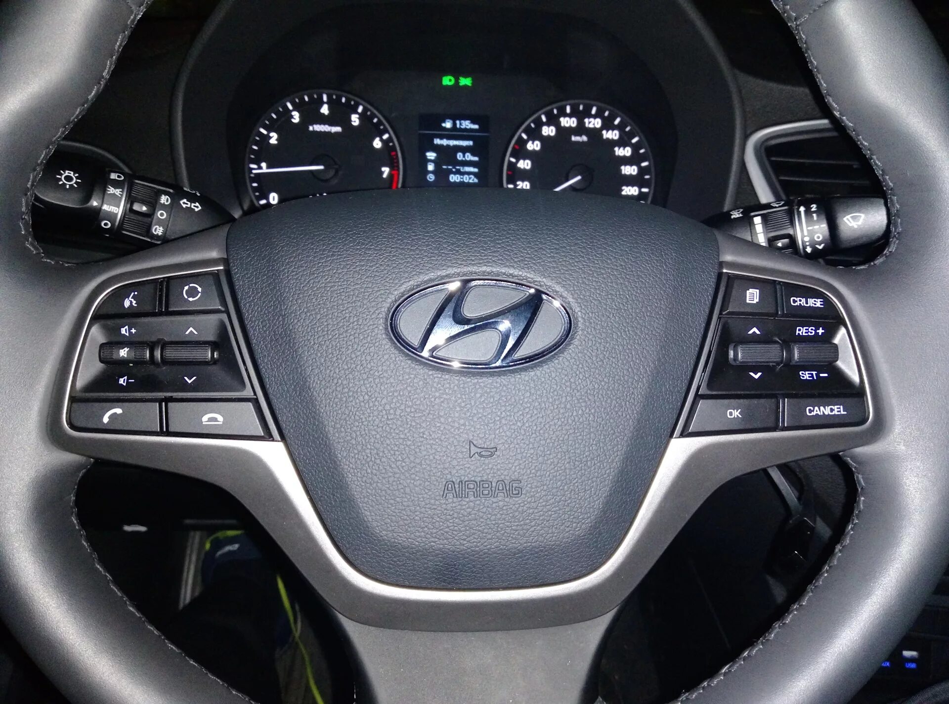 Круиз солярис как как включить. Руль hyundai solaris 2025. руль hyundai solaris 2019. круиз контроль солярис 1. руль солярис 2.