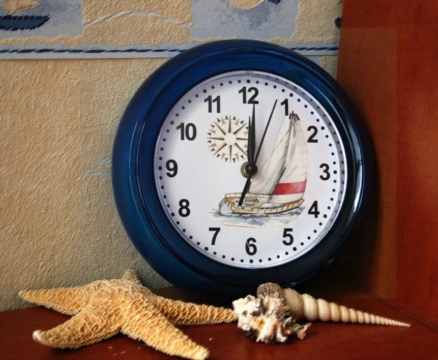 Часы жк круглые. 3 часа музыки. Обои на круглые часы. Часольбом фэш драгоций. Подставка под круглые часы.