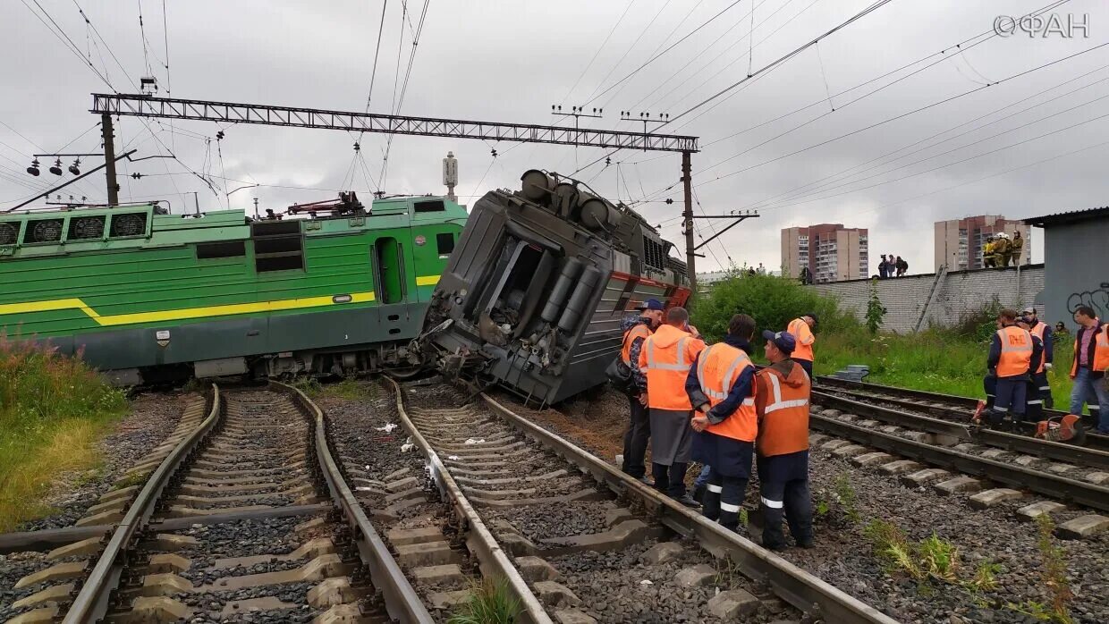 Сколько ездят поезда. Вл 80 сходы с рельс. Аварии на Железнодорожном транспорте. Катастрофы на Железнодорожном транспорте. Железнодорожная авария.