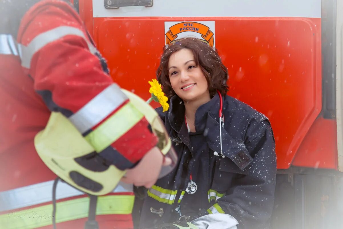 Про девочку пожарную. Про девочку пожарную. Женщины пожарные в сша. Пожарный картинка для детей на прозрачном фоне. Пламенное сердце мультик 2022.