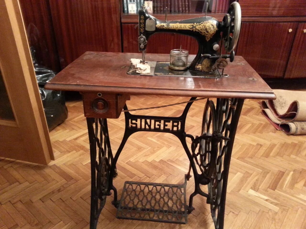 Старая ножная швейная машинка цена. Zinger швейная машинка а3535836. Швейная машинка (Zinger super 2001). Швейная машинка Зингер 1875. Зингер швейная машинка 1908.