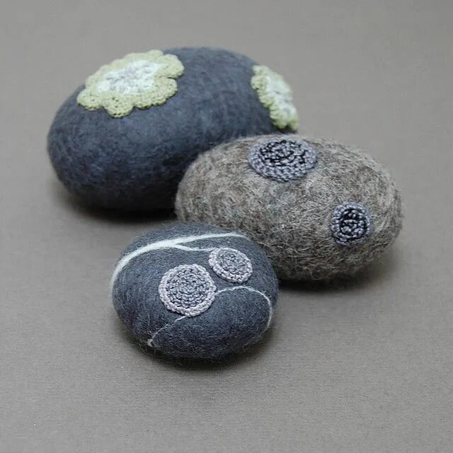 Felt stone. Войлочные камни. Камни из Войлока. Бижутерия из Войлока и камней. Камни из Войлока ШЕРСТИНИКА.