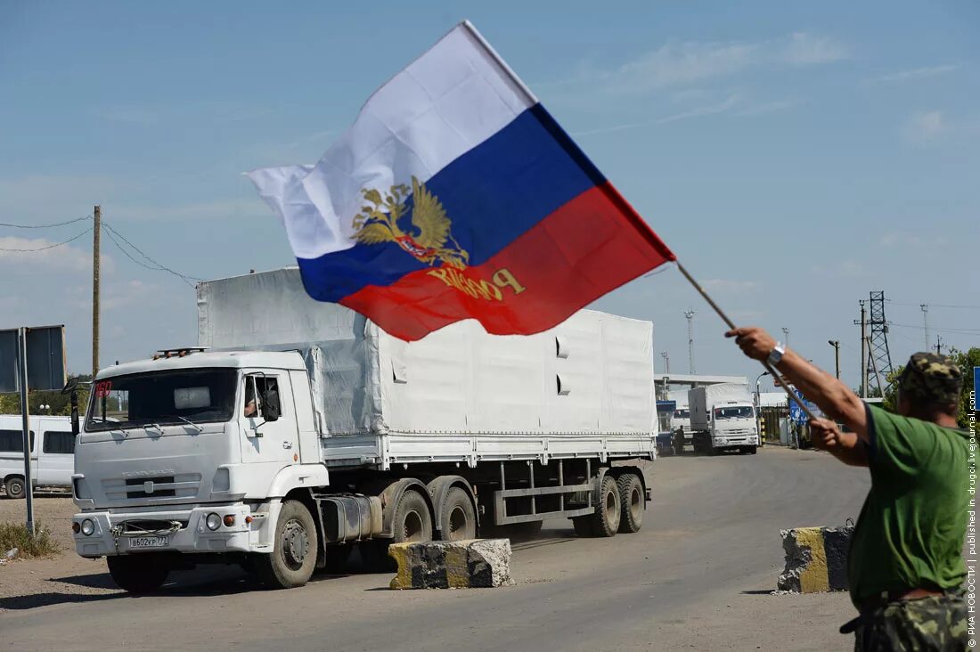 Гуманитарная помощь россией украине. КАМАЗ МЧС гуманитарный конвой. Гуманитарный конвой на Донбасс 2014. КАМАЗ гуманитарная помощь. Гуманитарный груз на Украину.